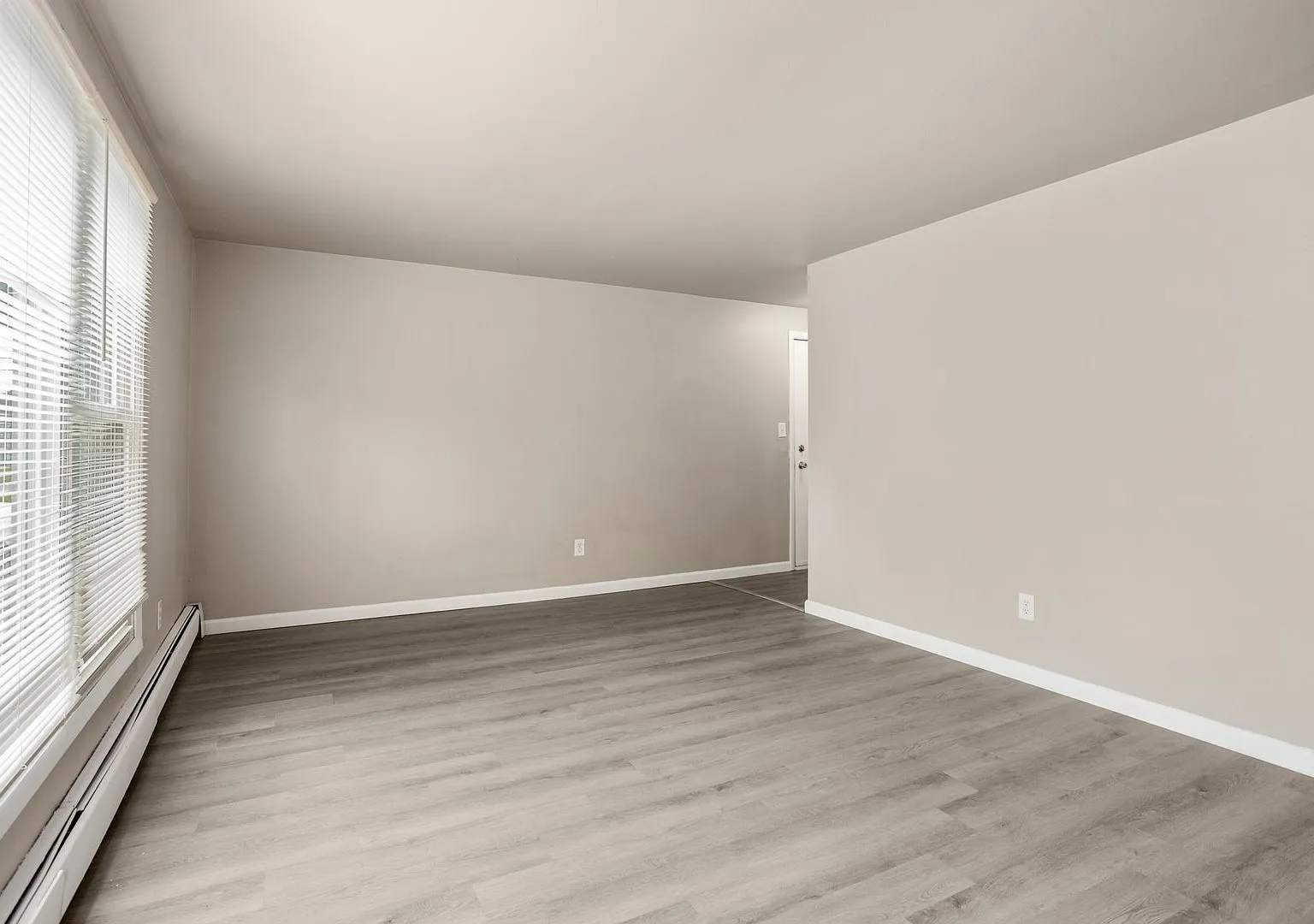 2035 Eastman Avenue — Photo 4