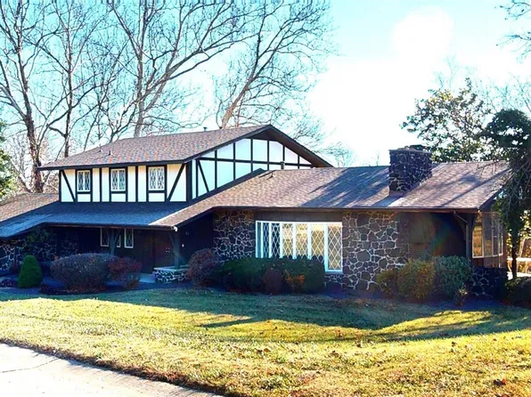 2 E Lockhaven Ct, Edwardsville, IL 62025