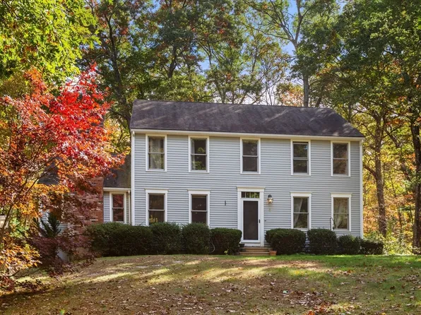 3 Richard Rd, Hopedale, MA 01747