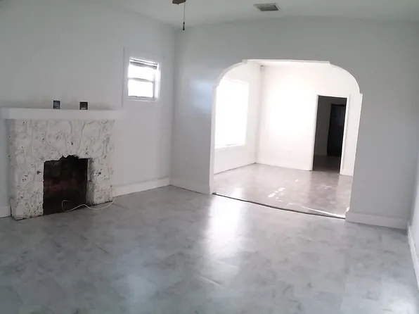 1245 NW 38th St, Miami, FL 33142
