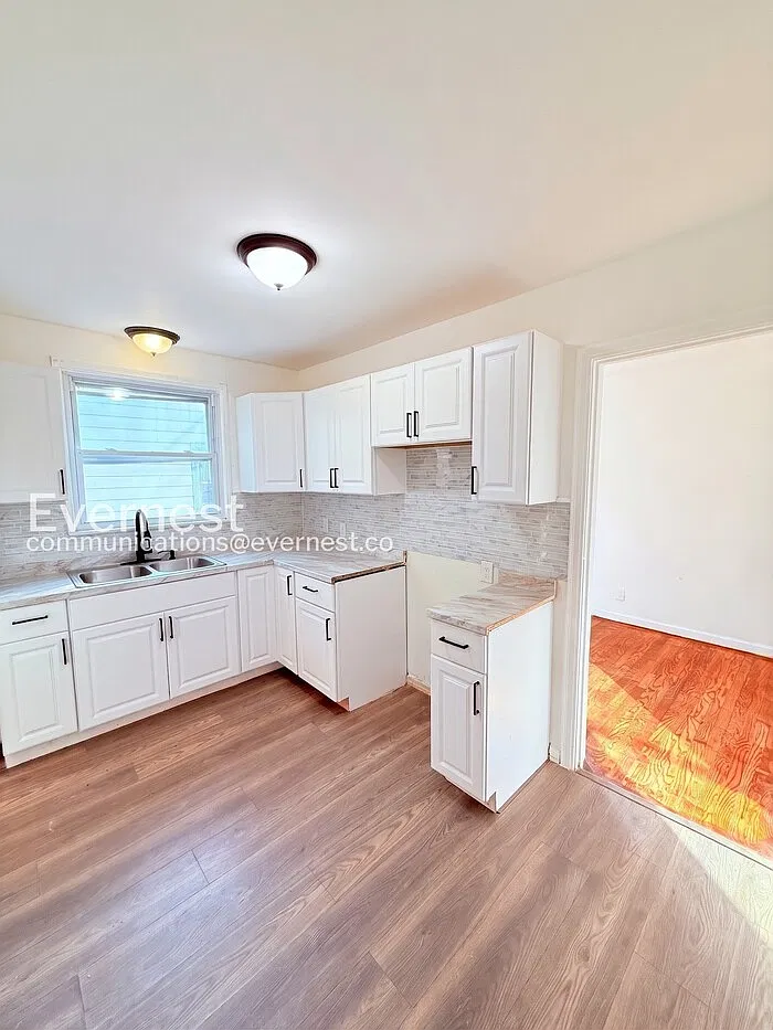 3 bed, 2.0 bath, 1034 sqft, $1,195 — Photo 4