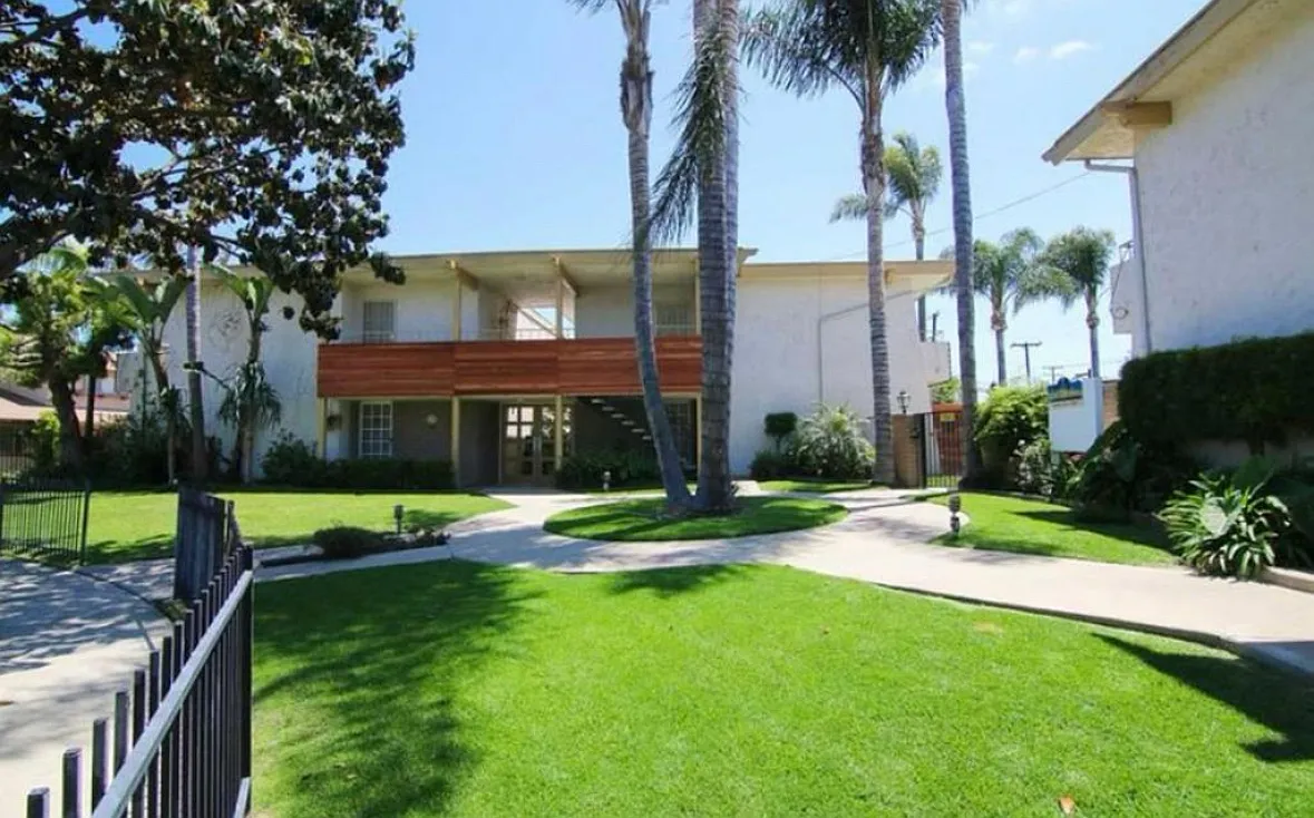 1 bed, 700 sqft, $2,300 — Photo 2