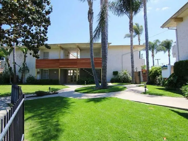 7522 Amazon Dr #8 — Photo 2