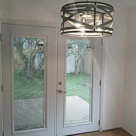 1126 E Brompton Dr — Photo 6