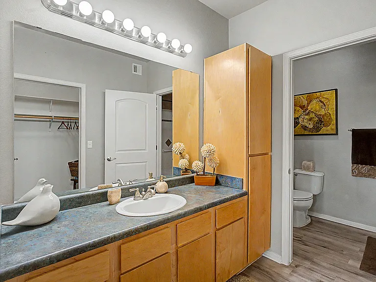 6200 Montano Plaza Dr NW Albuquerque, NM-52