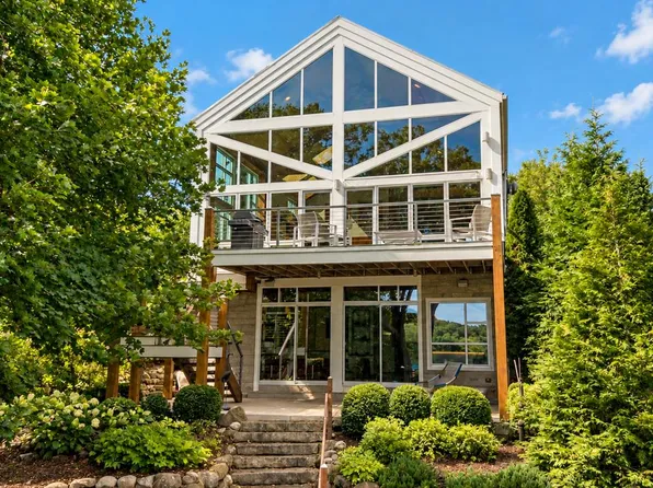 4982 Lake DRIVE, West Bend, WI 53095