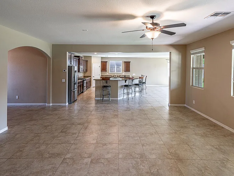 18445 W Saguaro Ln — Photo 8