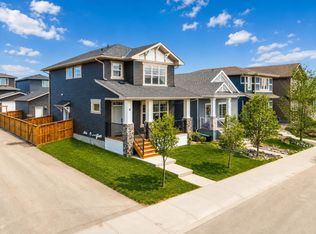 8 Bergamot St, Okotoks, AB T1S 5R9
