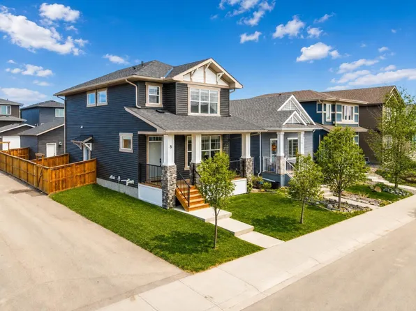 8 Bergamot St, Okotoks, AB T1S 5R9