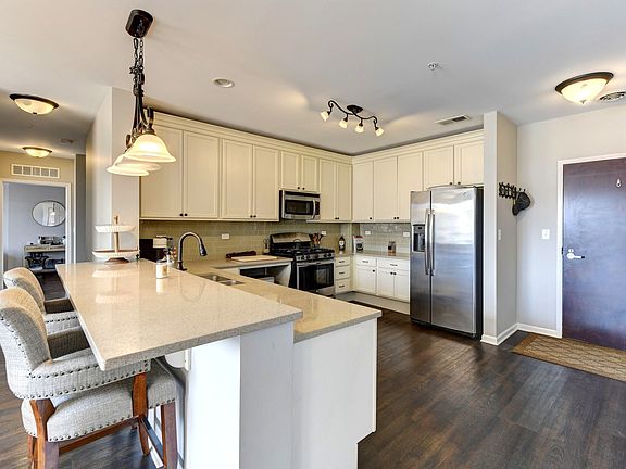 3rd image of 300 Village Cir Unit 503