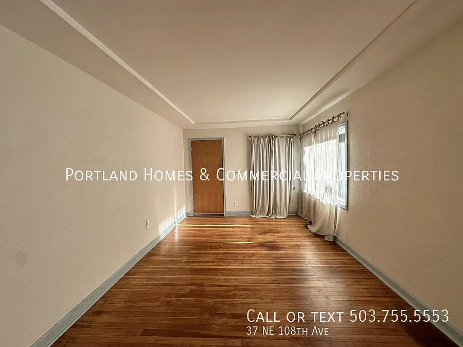 Cute 1BR 1BA Bungalow w/ Large, Fenced Backyard and AC — Photo 4