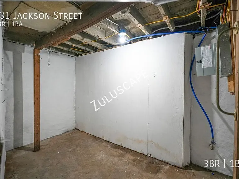 231 Jackson St — Photo 16