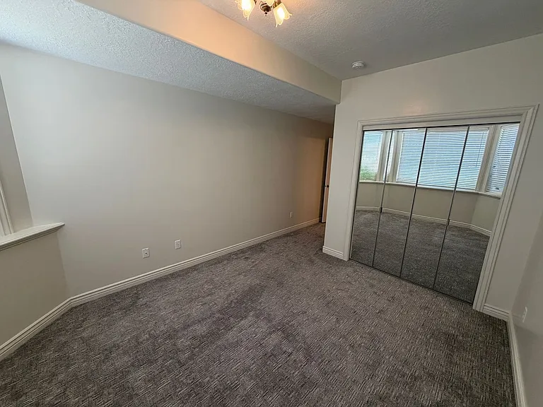 1835 N Beechwood Dr — Photo 38