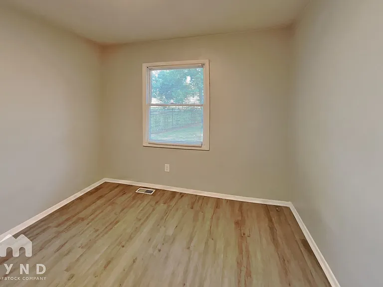 4484 Bonnie Glen Ct — Photo 14