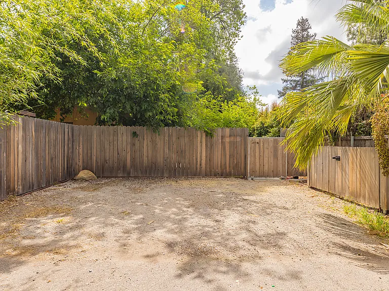 136 S Poli St — Photo 43