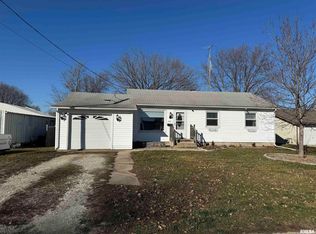 205 W Givens St, Abingdon, IL 61410