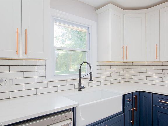 4th image of 581 Clyde Dr