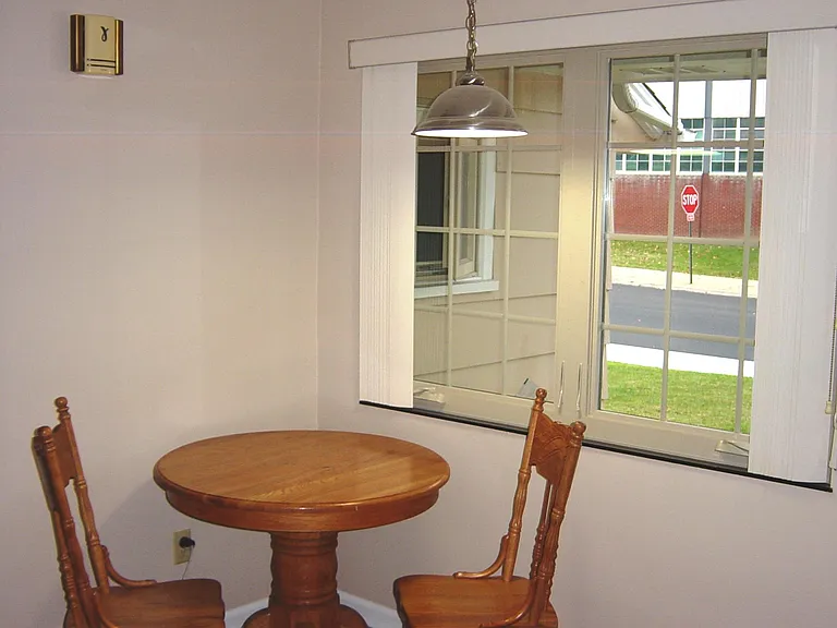 144 Taft Ave NE — Photo 3