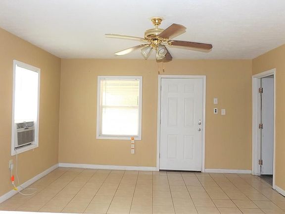 4th image of 16114 Avenue D