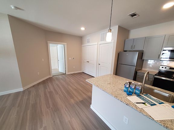 5th image of 192 Cotter Ave #2122