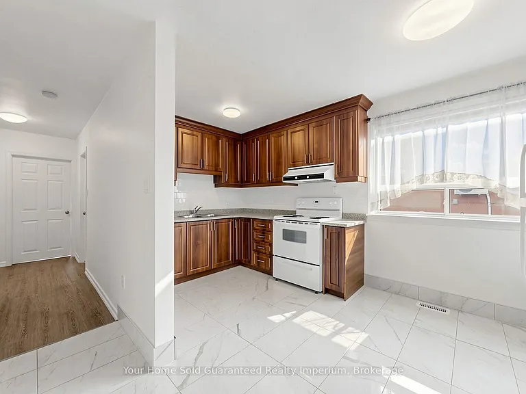 129 Melrose St — Photo 10