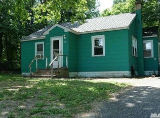 16 Pine St S, Ronkonkoma, NY