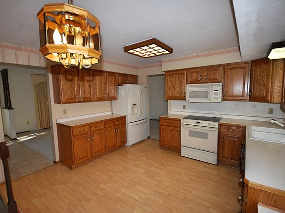 Large Eat-in Kitchen