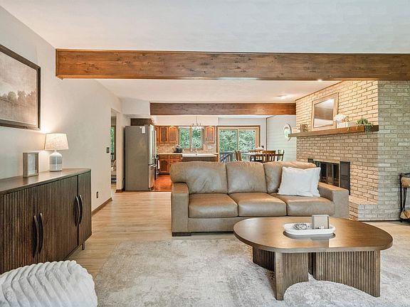 4th image of 3306 Walton Way