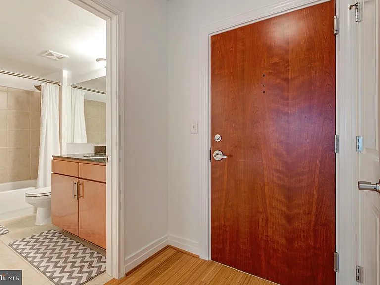 915 E St NW #1001 — Photo 32