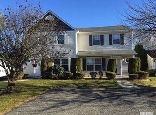 3 Fox Path, Coram, NY 11727
