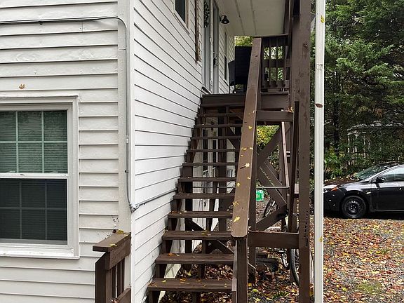 2nd image of 212-4 McCauley St