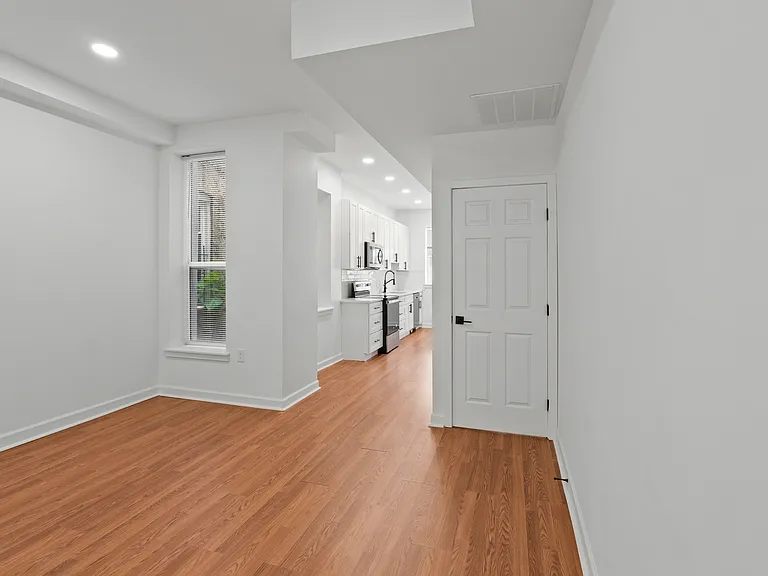 324 E 23rd St — Photo 5