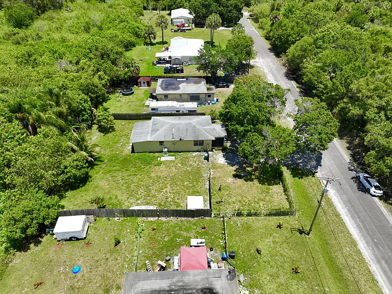310 Dickson Dr — Photo 21