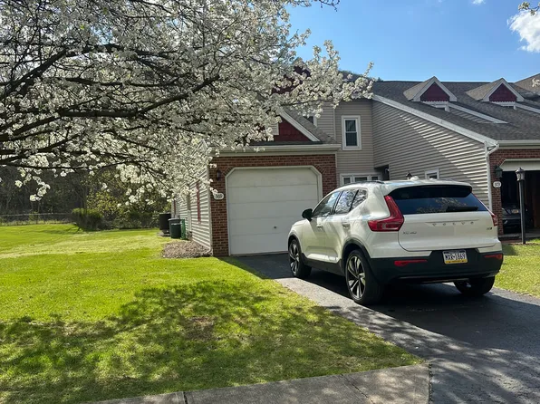 369 Meadow Ln, Danville, PA 17821