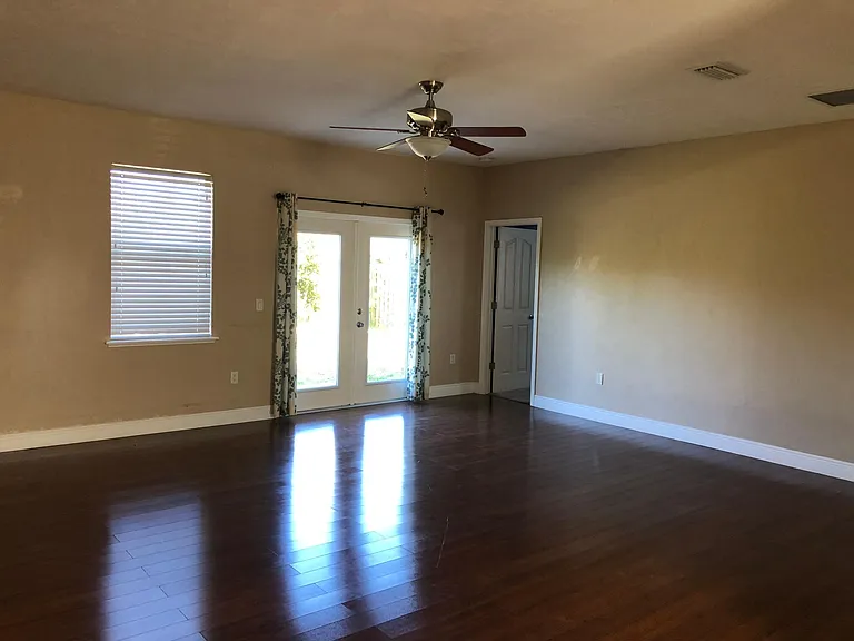 7601 SW 87th Ter — Photo 3