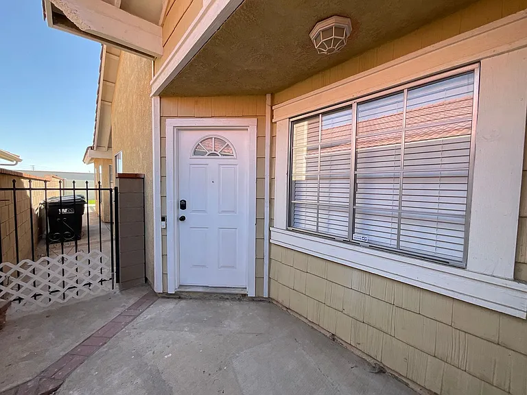 15345 Murray Ave — Photo 3