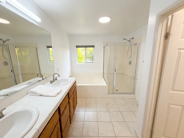 1384 Ashton Park Ln — Photo 12