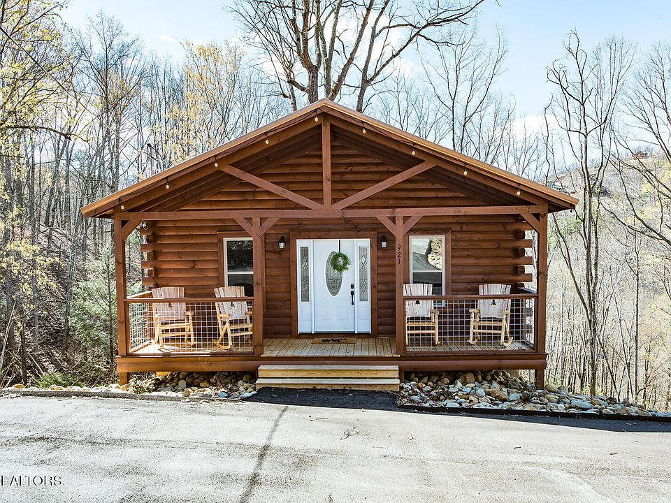 1st image of 921 Statham Way #1