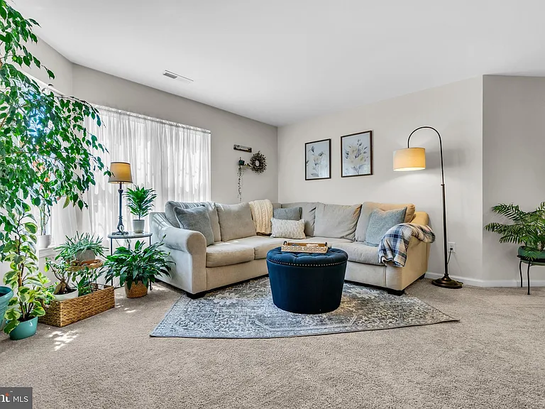 1307 Bennett Pl — Photo 9