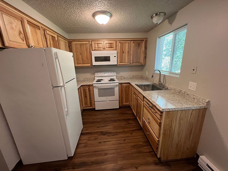 1st image of 131 NW Deer St APT 6