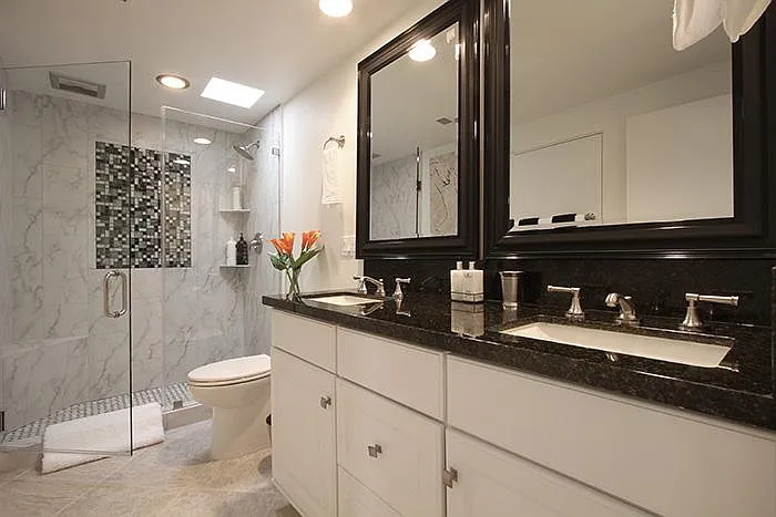 Tiled walk-in shower. 
Double sink.
New faucets.
Granit countertops.
Hairdryer, Soaps, lotion are provided.