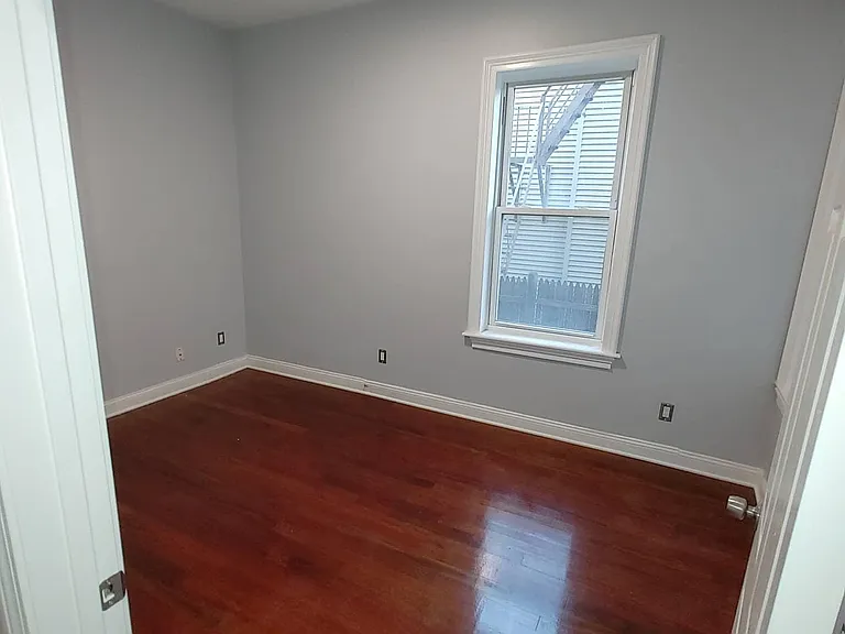49 Clifford St #1 — Photo 4