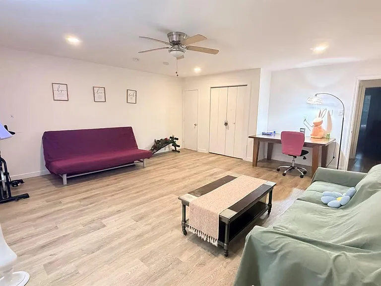 1121 Holly Dr — Photo 2