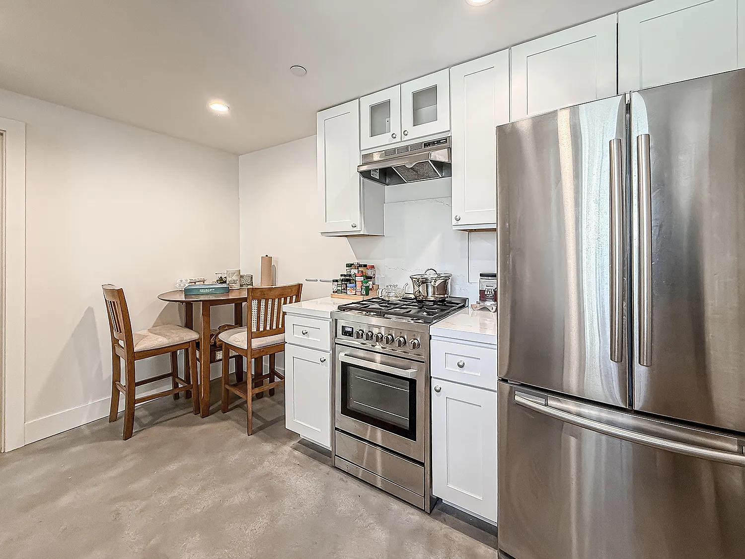 2 bed, 753 sqft, $3,000 — Photo 3
