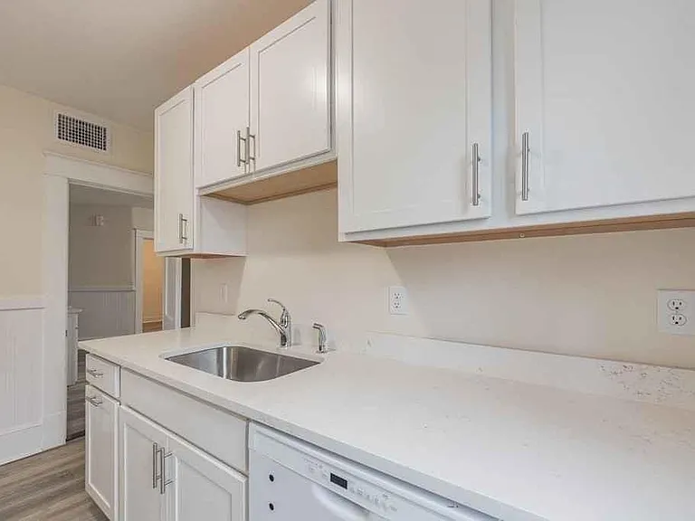 680 Harvard St #2 — Photo 2