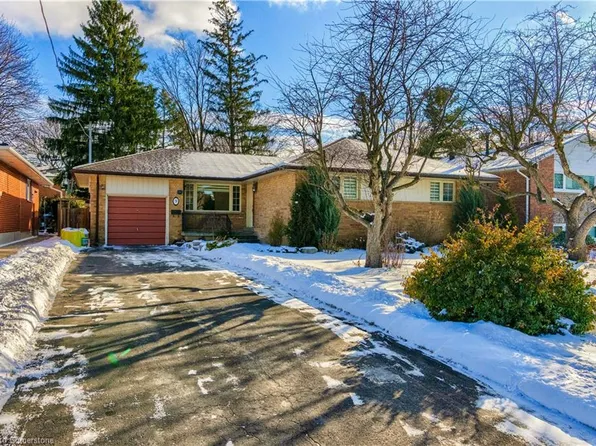 9 Suburban Dr, Mississauga, ON L5N 1G4