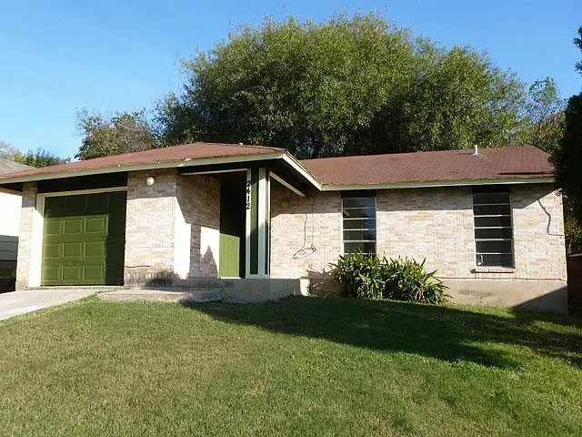 2412 Village Walk — Photo 10
