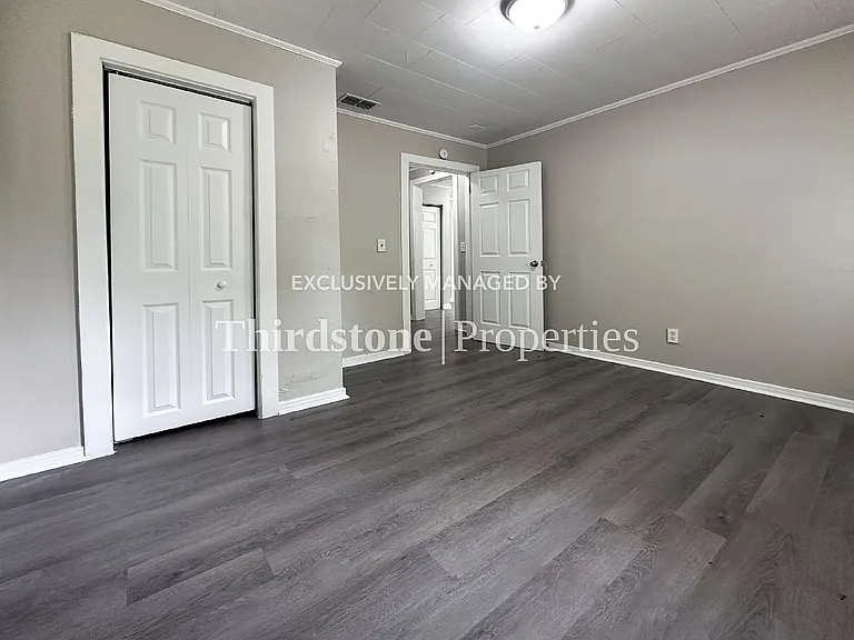 2913 W 2nd St — Photo 14