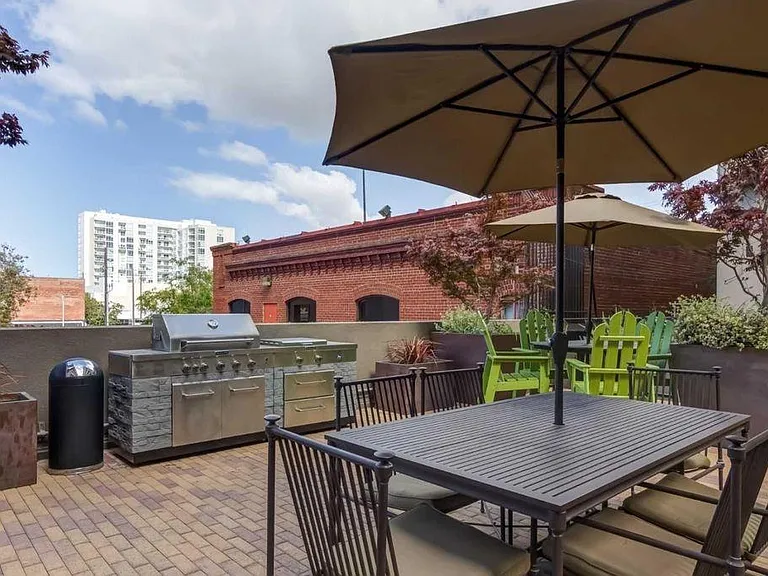 Courtyard with gas BBQ