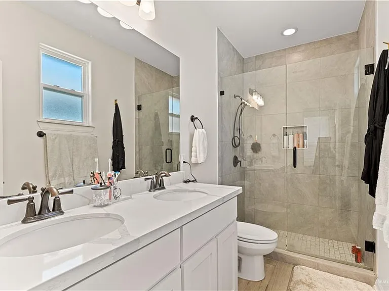 1321 Xavier Ave — Photo 10